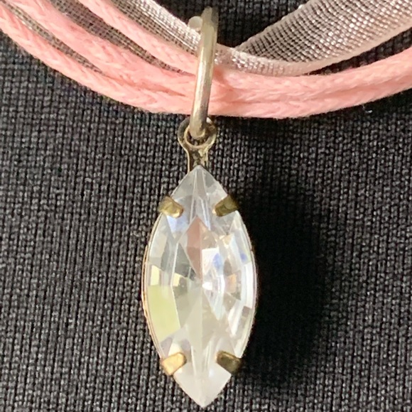 Necklace marquis shaped sparkle pendant on pink ribbon choker - Picture 4 of 7